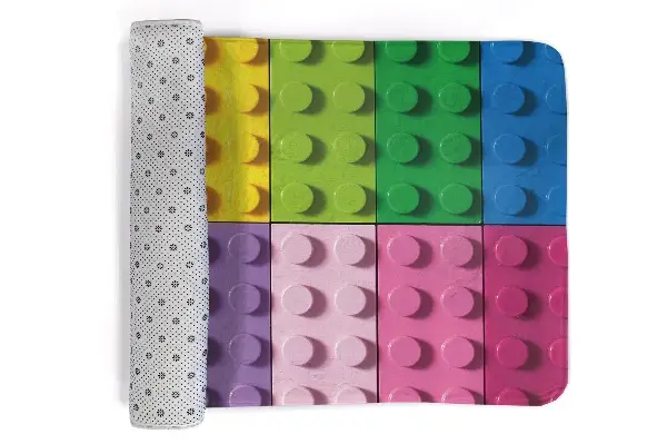 Moderni tepih Barvne kocke, podobne kockam LEGO