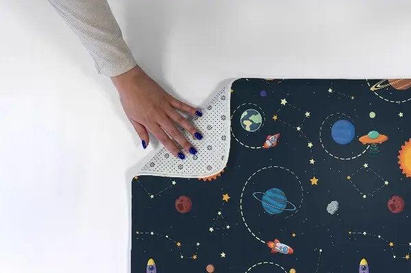 Moderni tepih Kozmični motiv s planeti in raketami