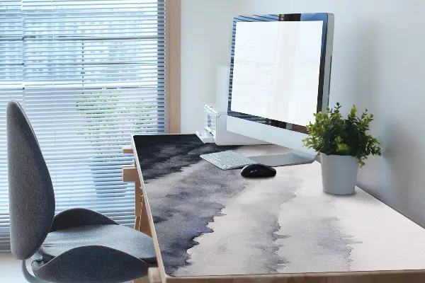Namizna podloga Mountains in the fog