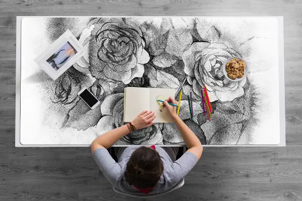 Podloga za pisalno mizo Black and white roses