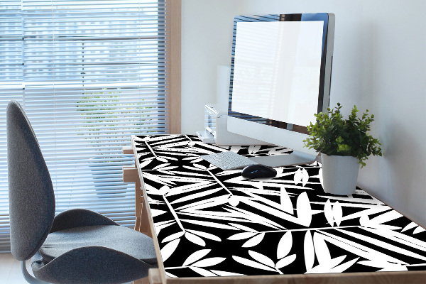 Podloga za mizo Black and white pattern