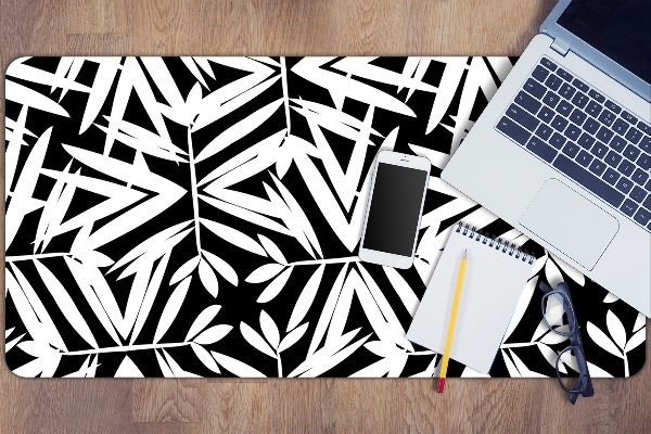Podloga za mizo Black and white pattern