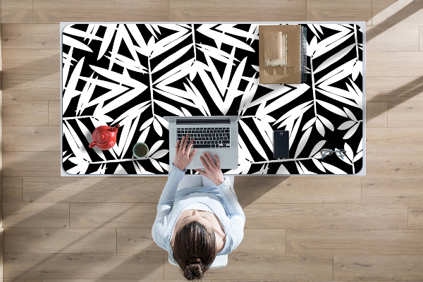 Podloga za mizo Black and white pattern