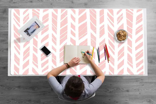 Podloga za pisalno mizo Pink herringbone