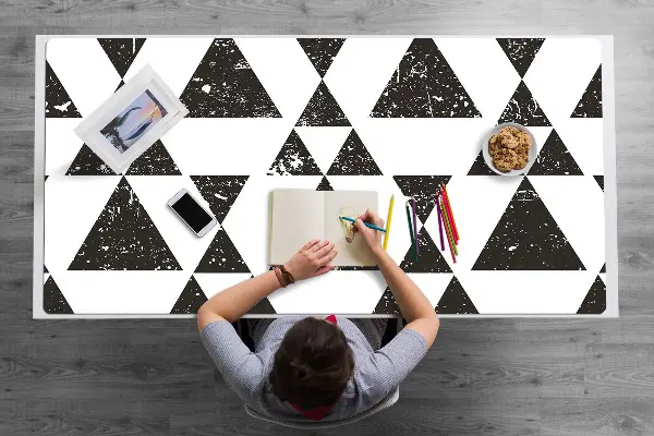 Podloga za pisalno mizo Black and white triangles