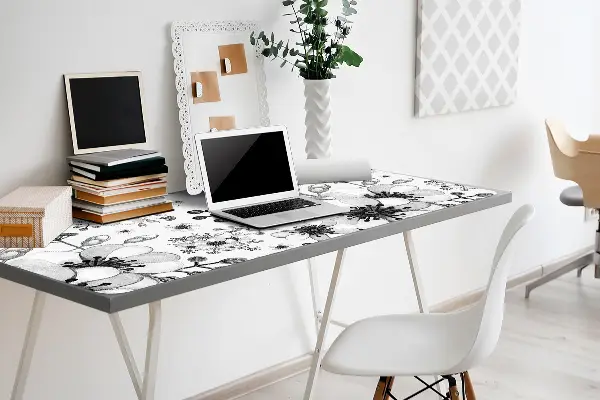 Podloga za pisalno mizo Black and white pattern