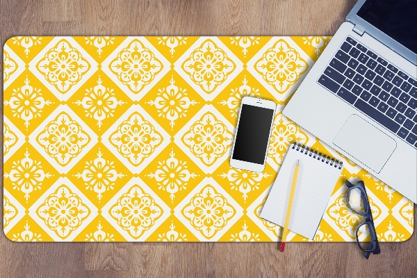 Namizna podloga Yellow white pattern