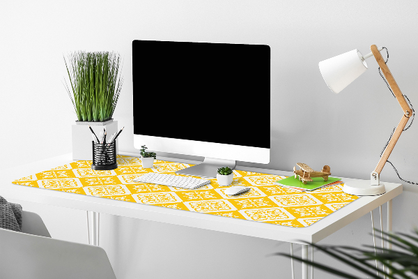 Namizna podloga Yellow white pattern