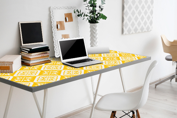 Namizna podloga Yellow white pattern