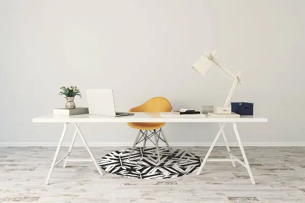 Podloga za stol Black and white pattern