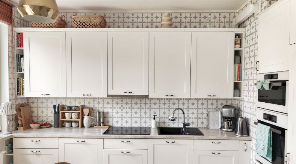 Montaža samolepilnih vinilnih ploščic na steno - v sodelovanju z @projectwood_diy