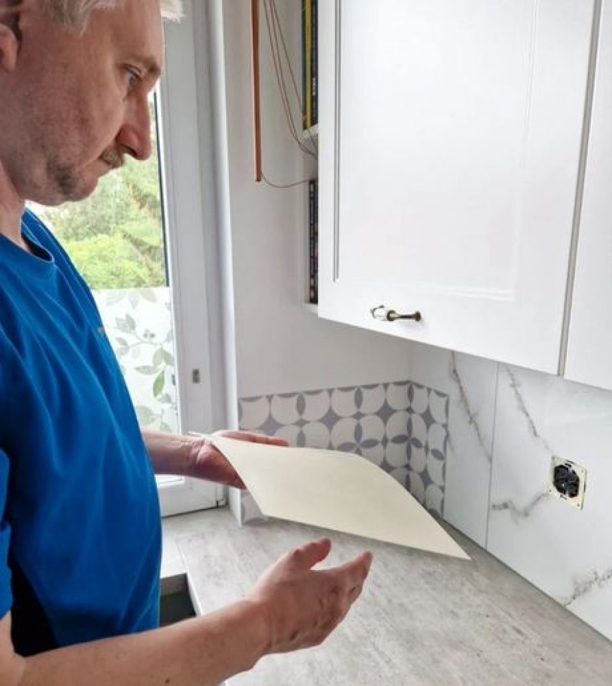 Montaža samolepilnih vinilnih ploščic