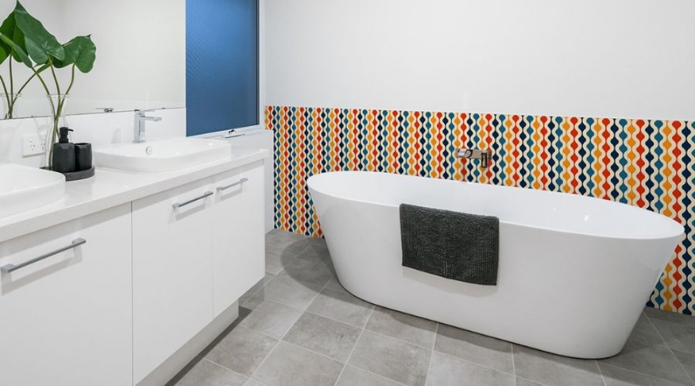 Kaj položiti na stare kopalniške ploščice?