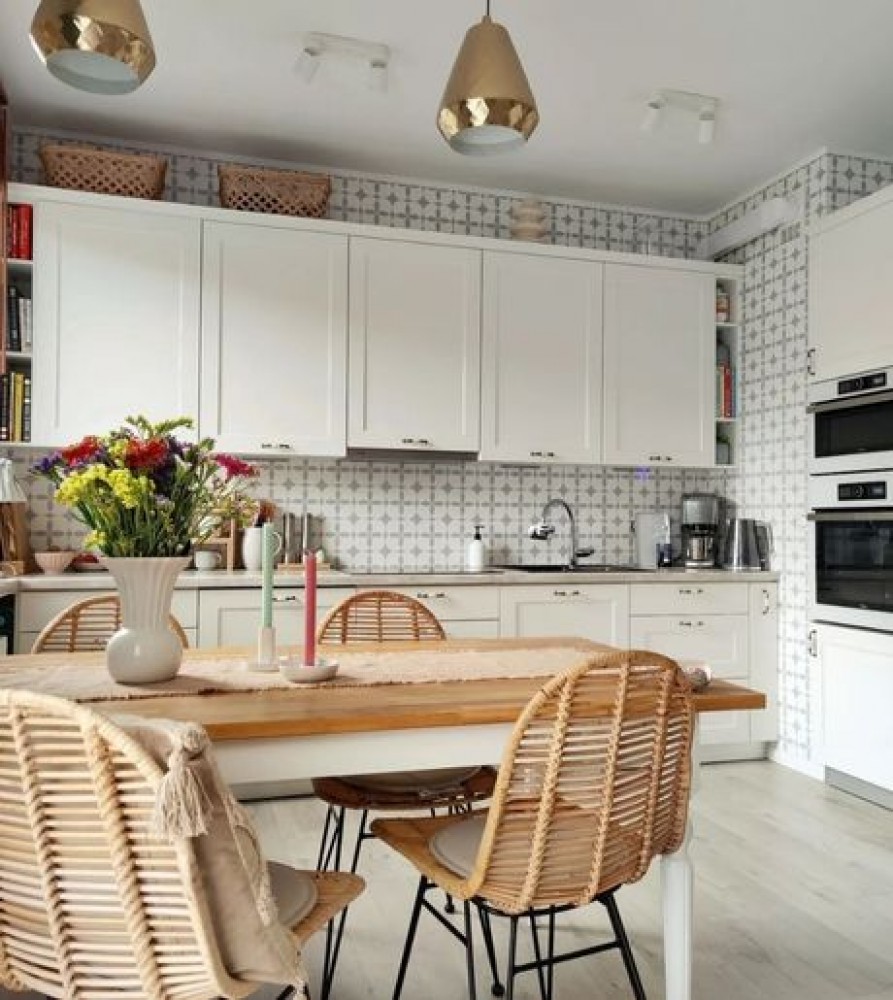 Montaža samolepilnih vinilnih ploščic